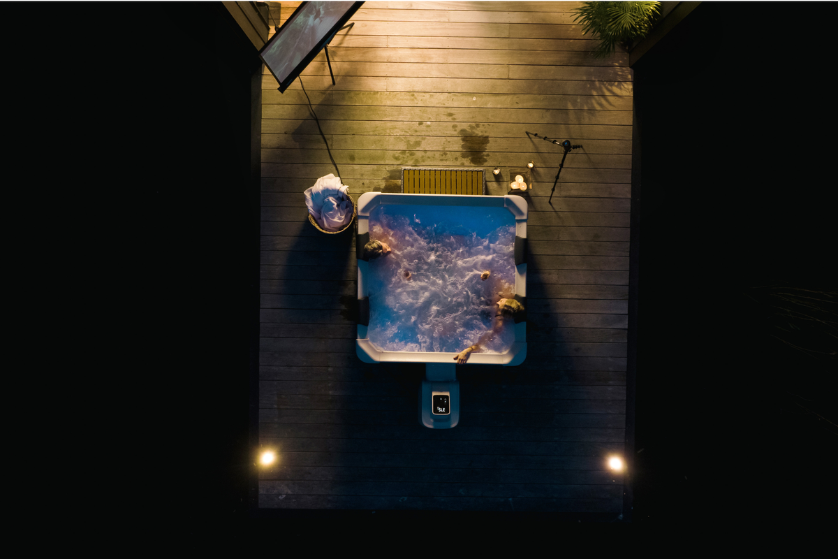 MSpa F-OS063W Oslo 6-Person Frame Series Hot Tub