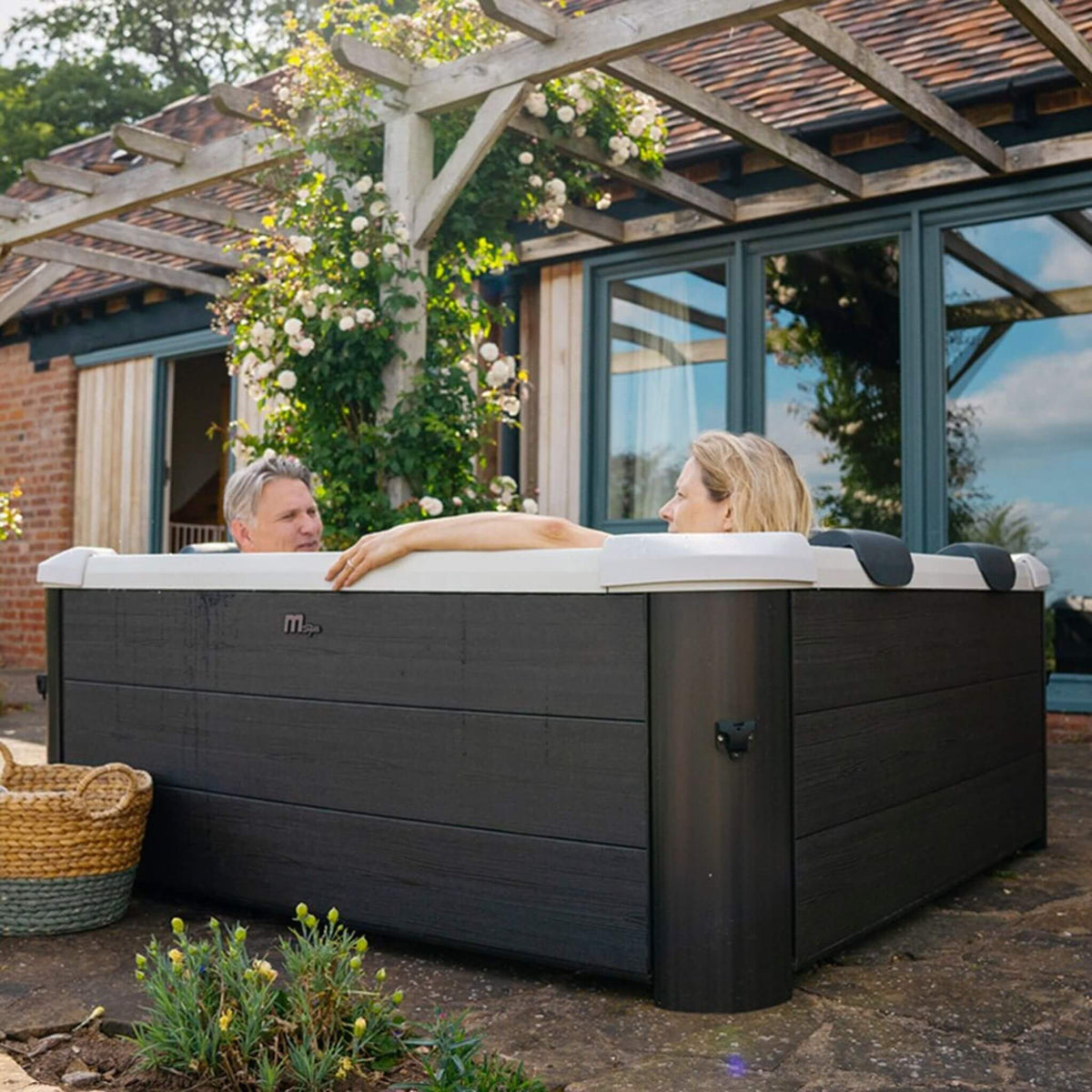 MSpa F-OS063W Oslo Supreme 6-Person Square Spa